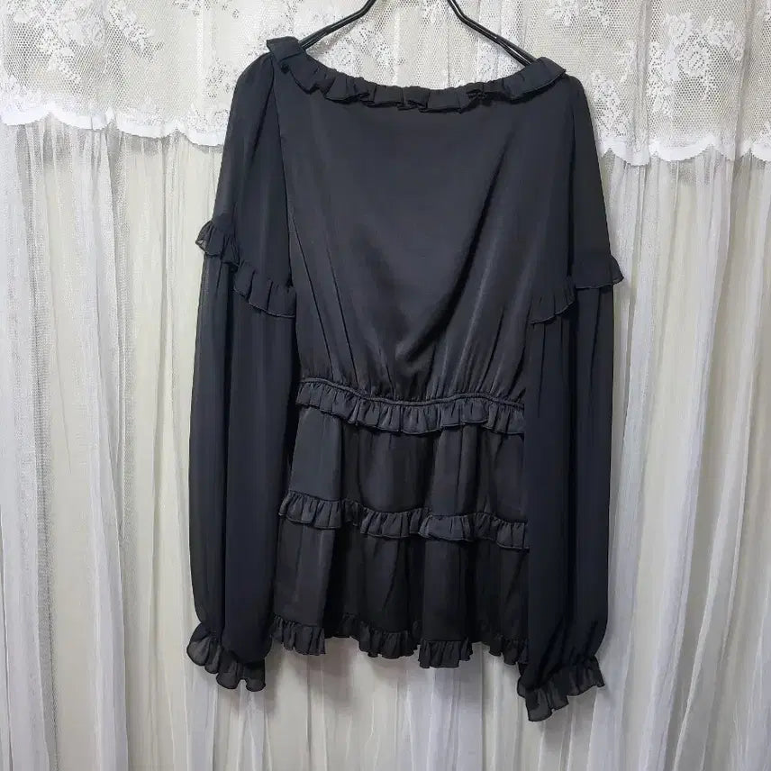 [BUNJANG] PAIN OR PLEASURE Frill Blouse / [새상품]페인오어플레져PAIN OR PLEASURE 프릴 블라우스