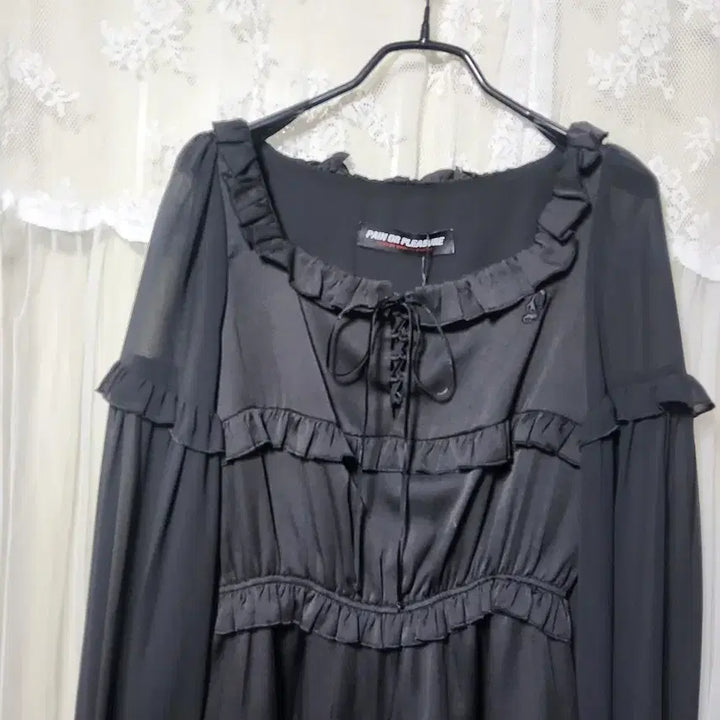 [BUNJANG] PAIN OR PLEASURE Frill Blouse / [새상품]페인오어플레져PAIN OR PLEASURE 프릴 블라우스