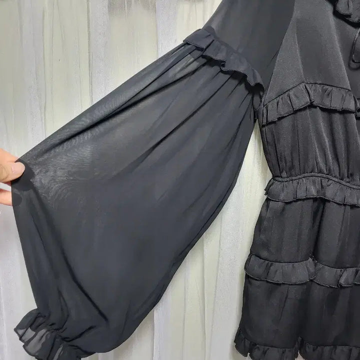 [BUNJANG] PAIN OR PLEASURE Frill Blouse / [새상품]페인오어플레져PAIN OR PLEASURE 프릴 블라우스
