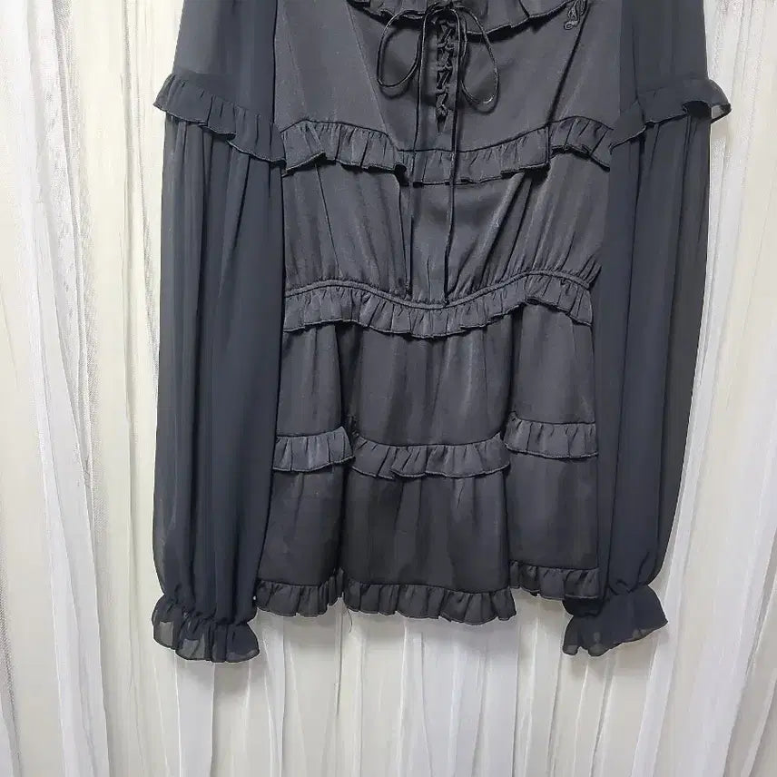 [BUNJANG] PAIN OR PLEASURE Frill Blouse / [새상품]페인오어플레져PAIN OR PLEASURE 프릴 블라우스