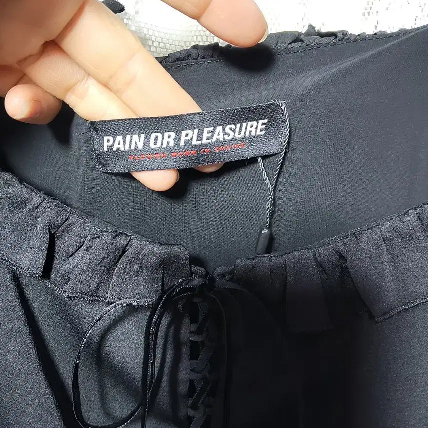 [BUNJANG] PAIN OR PLEASURE Frill Blouse / [새상품]페인오어플레져PAIN OR PLEASURE 프릴 블라우스