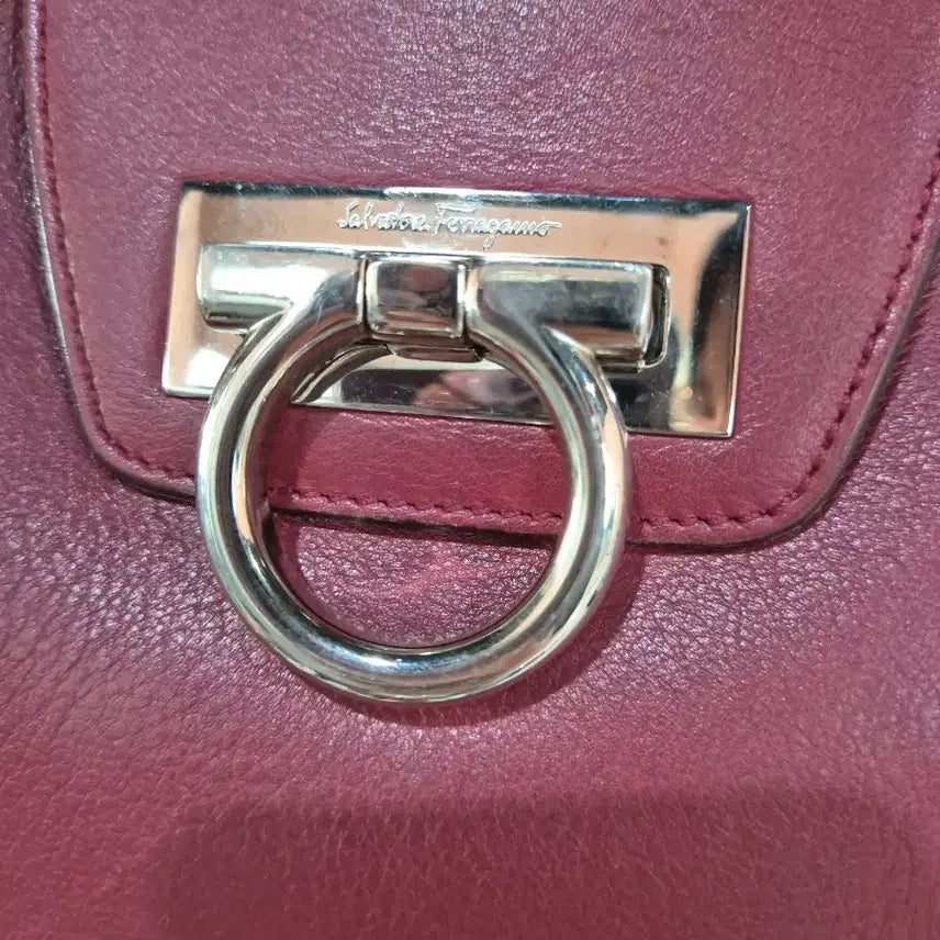 [BUNJANG] Ferragamo Gancini Flap Shoulder Bag - Burgundy / 페라가모 간치니 플랩 숄더백 버건디