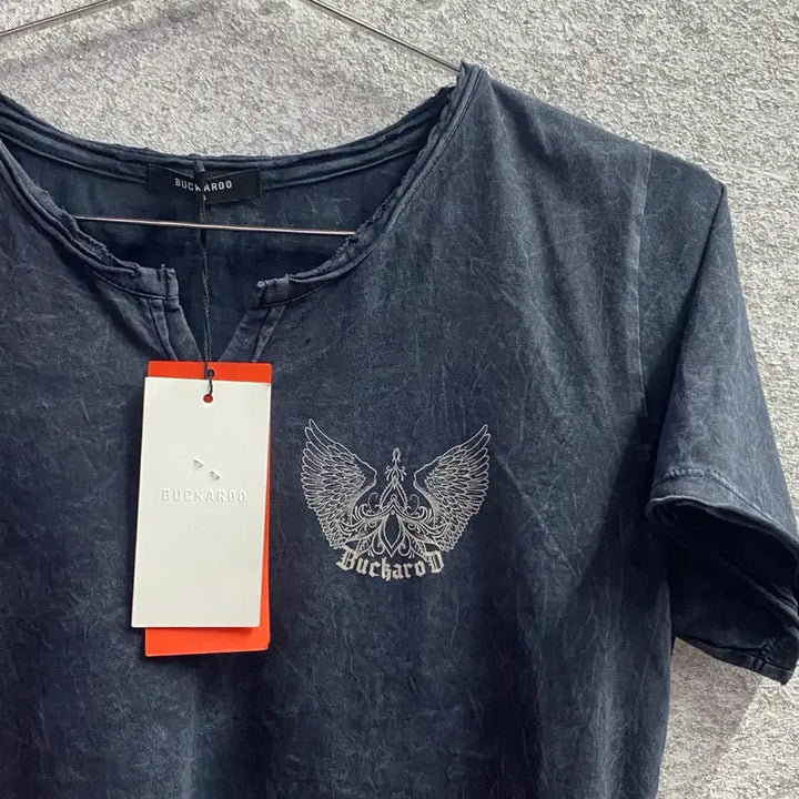 [SOLD OUT] 버커루 스몰로고 윙 펑키 그레이 반팔티 B4627