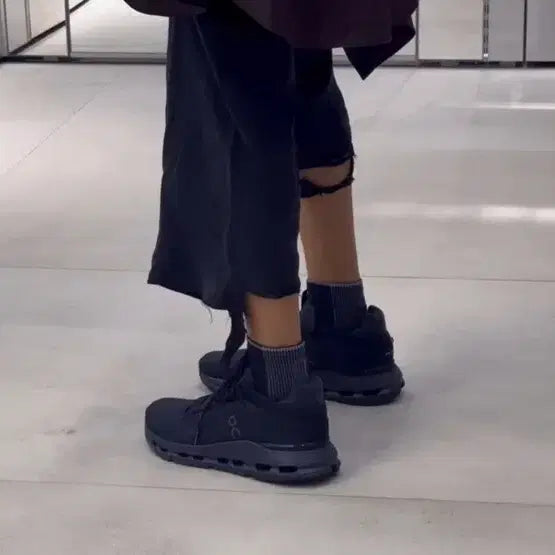 [BUNJANG] On Running Cloud Nova 2 All Black Sneakers / [265] 온 러닝 클라우드 노바2 올블랙