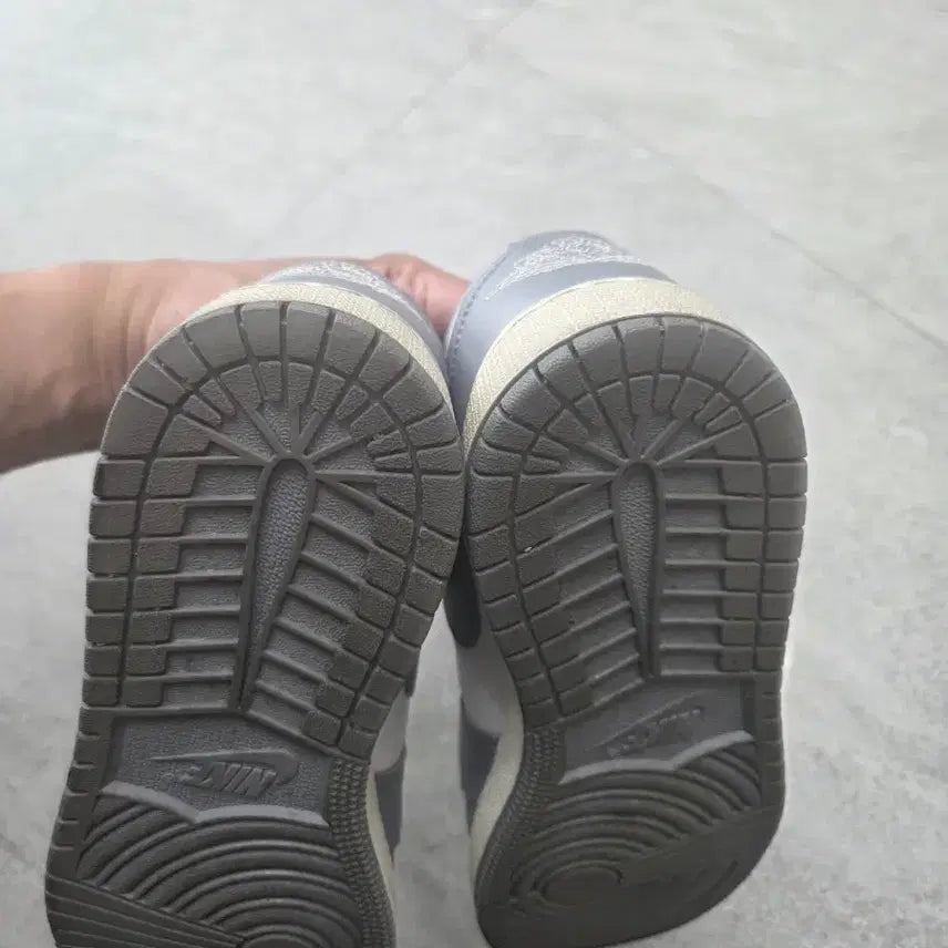 [SOLD OUT] 여성 조던 1 로우 스텔스 앤 화이트 (W240)