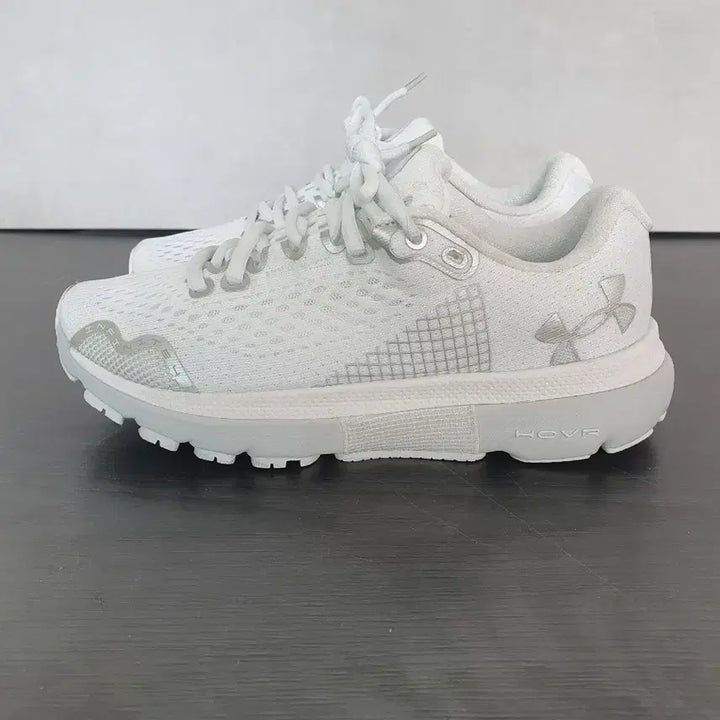 [BUNJANG] Under Armour UA HOVR Infinite 4 Running Shoes (235) / 언더아머 UA HOVR 인피니트 4 러닝화 (235)