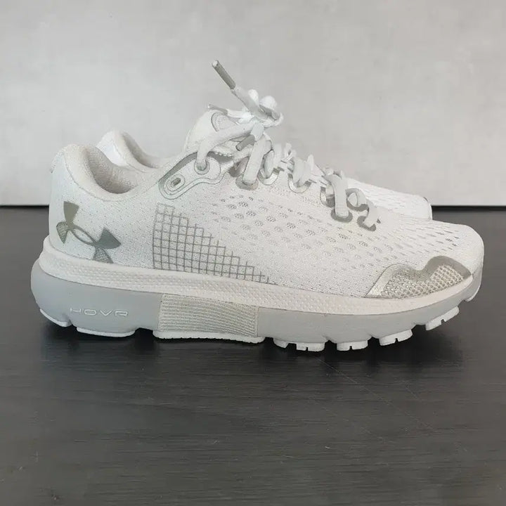 [BUNJANG] Under Armour UA HOVR Infinite 4 Running Shoes (235) / 언더아머 UA HOVR 인피니트 4 러닝화 (235)