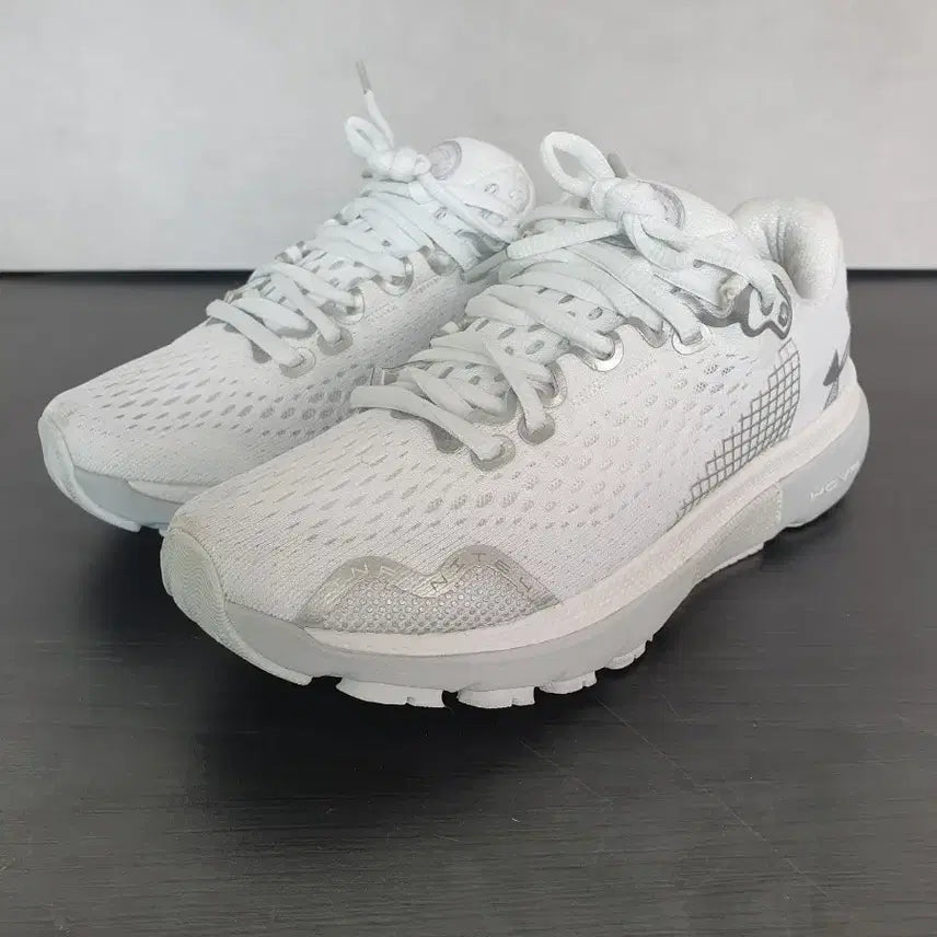 [BUNJANG] Under Armour UA HOVR Infinite 4 Running Shoes (235) / 언더아머 UA HOVR 인피니트 4 러닝화 (235)