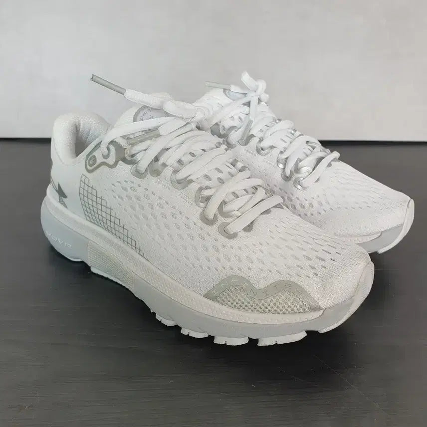 [BUNJANG] Under Armour UA HOVR Infinite 4 Running Shoes (235) / 언더아머 UA HOVR 인피니트 4 러닝화 (235)