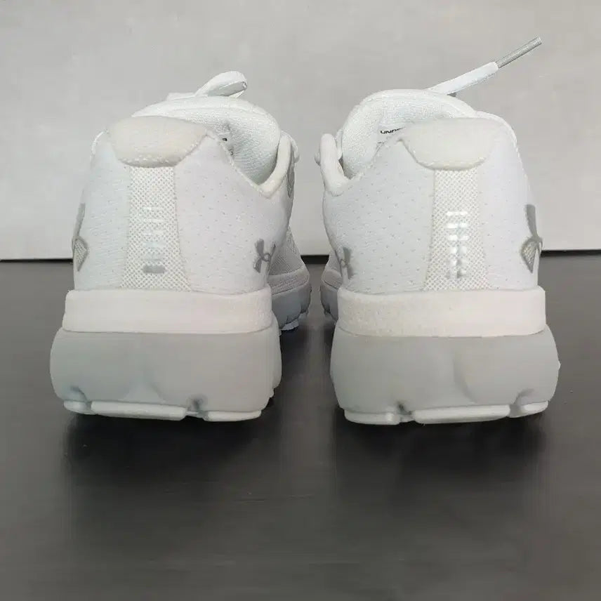 [BUNJANG] Under Armour UA HOVR Infinite 4 Running Shoes (235) / 언더아머 UA HOVR 인피니트 4 러닝화 (235)