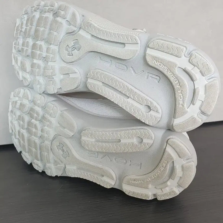 [BUNJANG] Under Armour UA HOVR Infinite 4 Running Shoes (235) / 언더아머 UA HOVR 인피니트 4 러닝화 (235)
