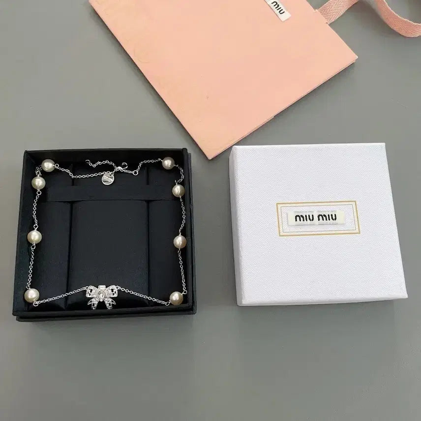 [BUNJANG] Miu Miu Ribbon Pearl Necklace Set / 미우미우 리본 진주 목걸이 풀세트