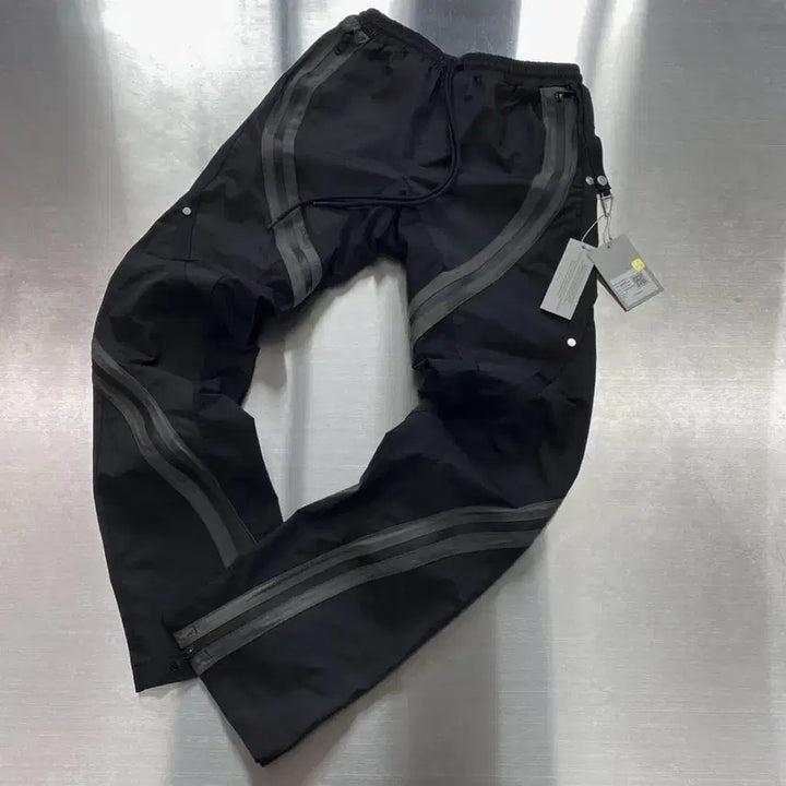 [SOLD OUT] 2 / 언더마이카 리전 01 트위스트 지퍼 라인 테이핑 팬츠