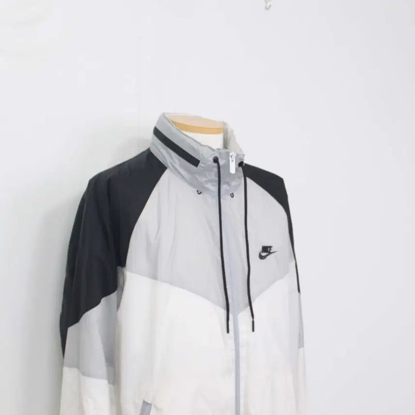 [SOLD OUT] 정품] 나이키 남성 우븐 바람막이 점퍼 후드내장형 자켓 XL사이즈 정인샵