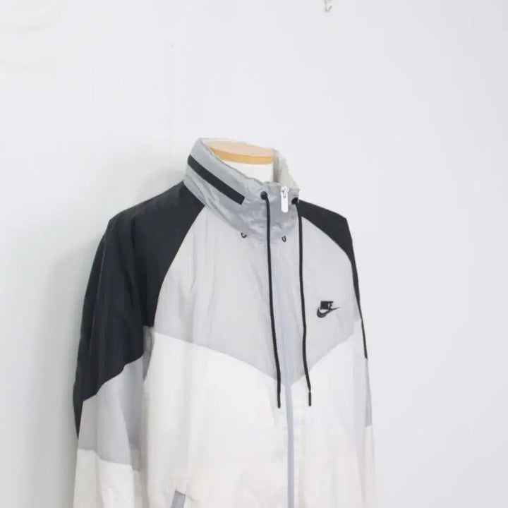 [SOLD OUT] 정품] 나이키 남성 우븐 바람막이 점퍼 후드내장형 자켓 XL사이즈 정인샵