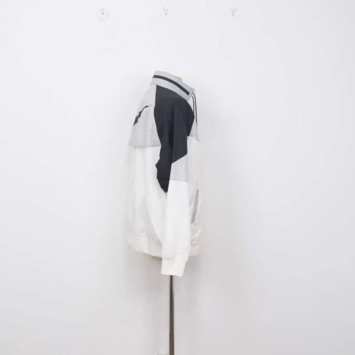 [SOLD OUT] 정품] 나이키 남성 우븐 바람막이 점퍼 후드내장형 자켓 XL사이즈 정인샵