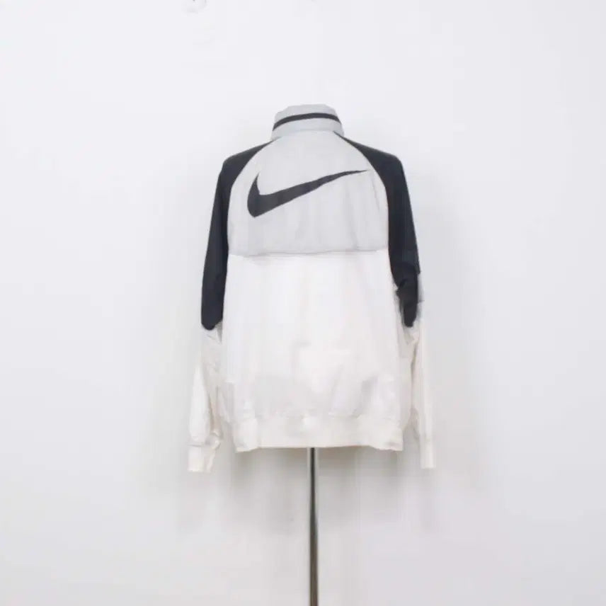[SOLD OUT] 정품] 나이키 남성 우븐 바람막이 점퍼 후드내장형 자켓 XL사이즈 정인샵
