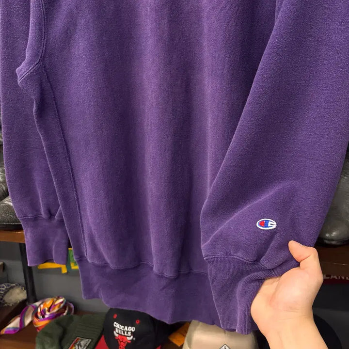 [SOLD OUT] 90s 챔피온 리버스위브 엠브로이드 로고 크루넥 스웻셔츠 N1222