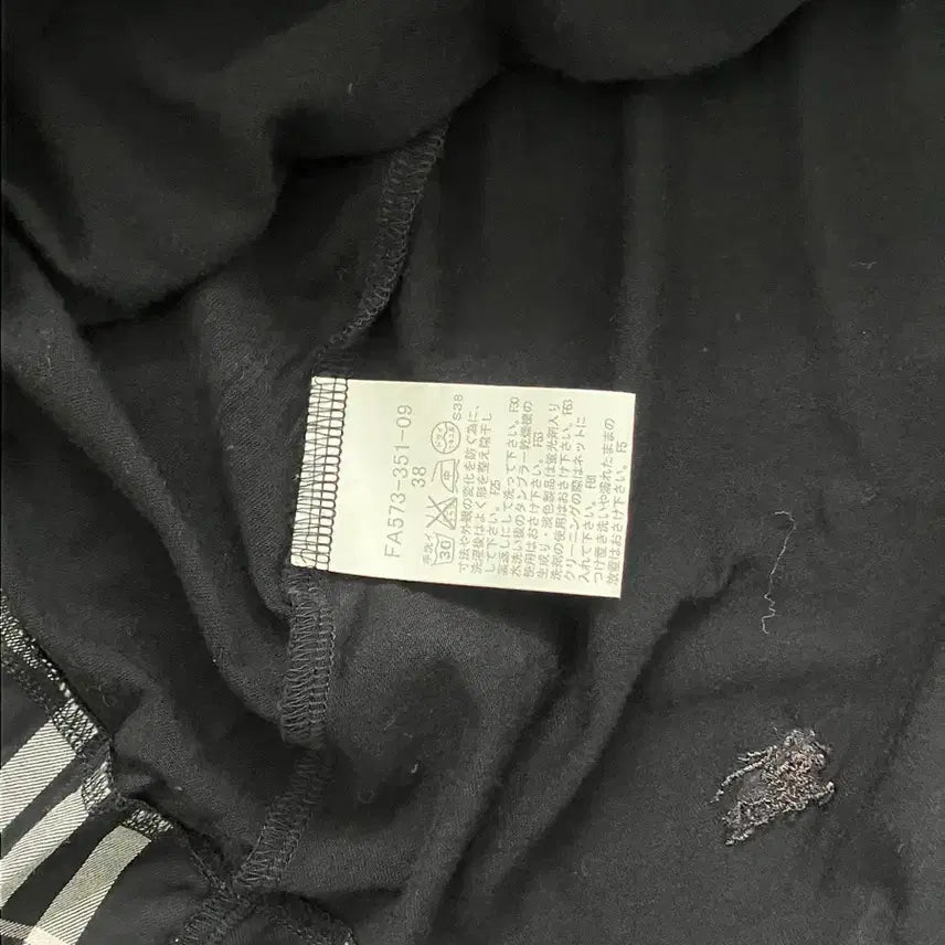 [BUNJANG] 버버리 블랙 홀터넥 나시 1097 모리걸 y2k 스트릿 갸루 펑키 일본빈 / 버버리 블랙 홀터넥 나시 1097 모리걸 y2k 스트릿 갸루 펑키 일본빈