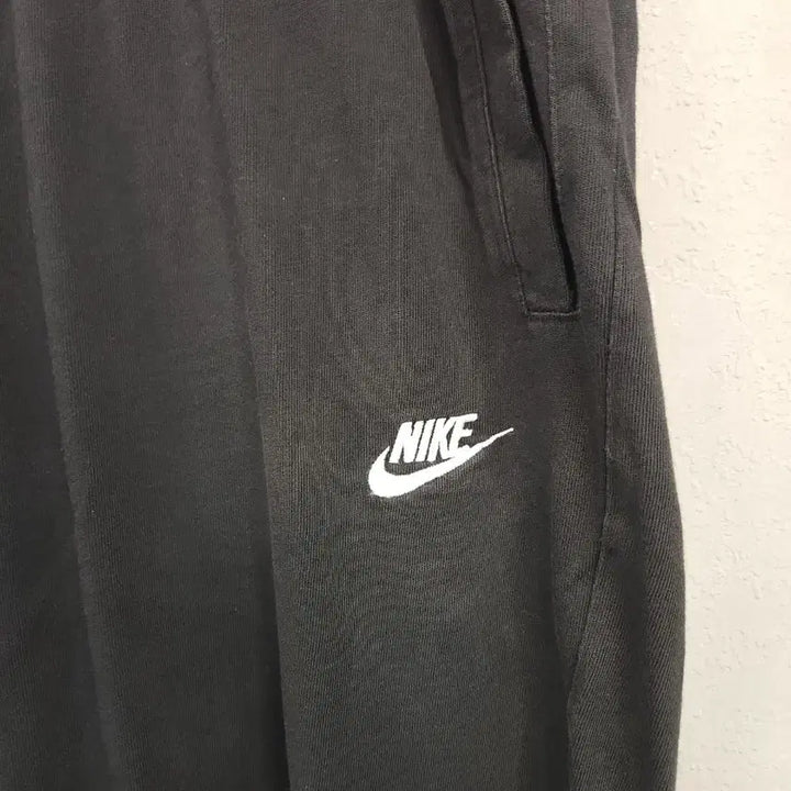 [BUNJANG] Nike Swoosh Black Shorts / 나이키 스우시 블랙 반바지