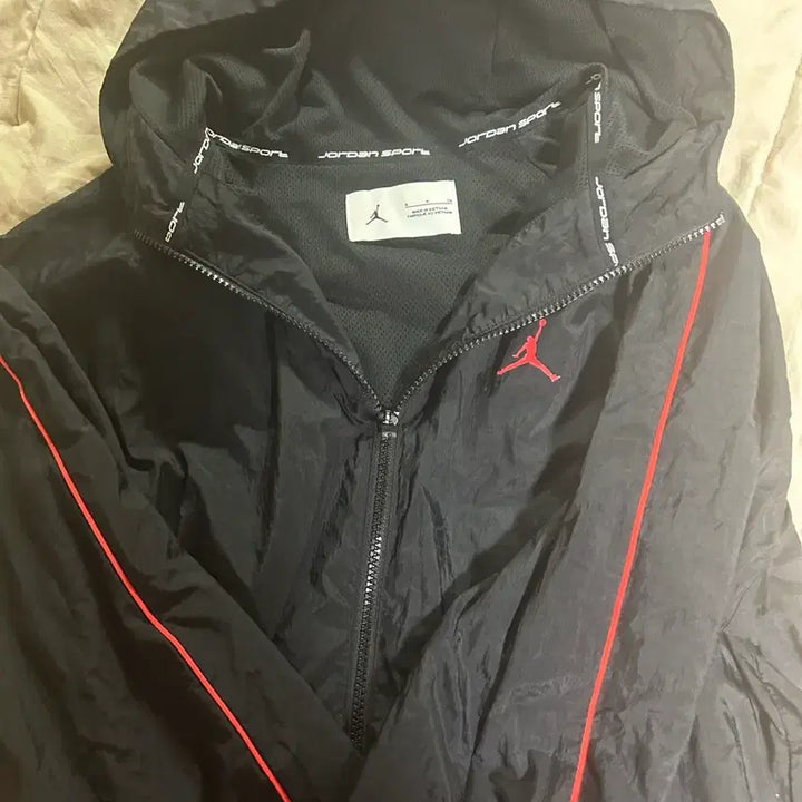 [BUNJANG] Jordan Black Windbreaker Jacket with Red Line / 조던 블랙 바람막이 점퍼 레드라인
