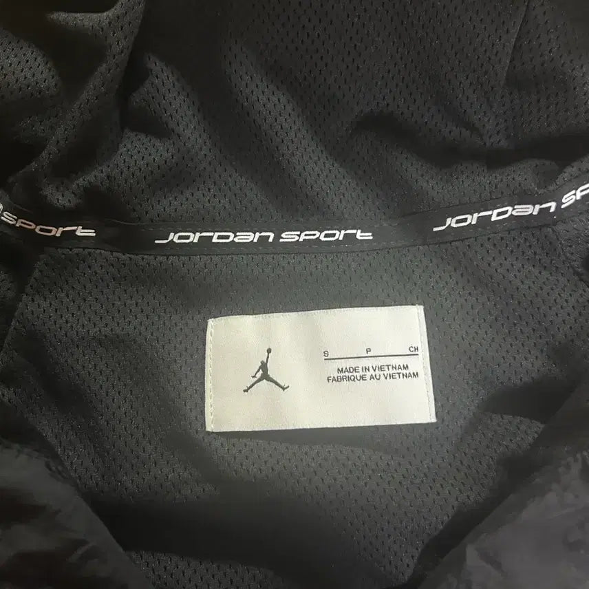 [BUNJANG] Jordan Black Windbreaker Jacket with Red Line / 조던 블랙 바람막이 점퍼 레드라인