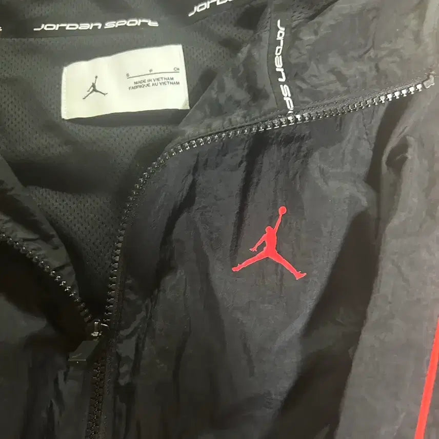 [BUNJANG] Jordan Black Windbreaker Jacket with Red Line / 조던 블랙 바람막이 점퍼 레드라인