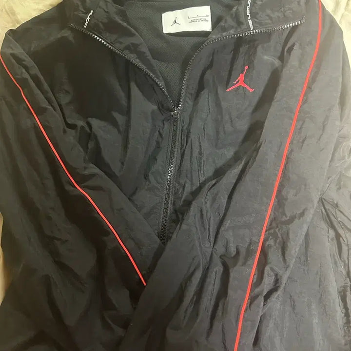 [BUNJANG] Jordan Black Windbreaker Jacket with Red Line / 조던 블랙 바람막이 점퍼 레드라인