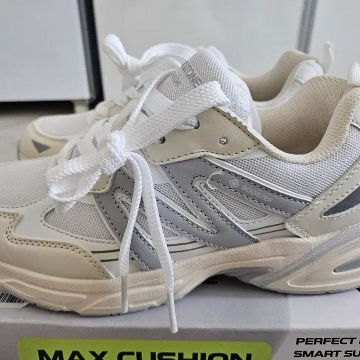 [BUNJANG] Rockstone Canada White Sneakers (Size 235) / 락스톤 캐나다 흰색 운동화235