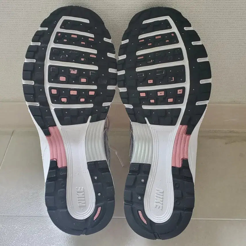 [BUNJANG] P6000 화이트 엘리멘탈핑크 240 / P6000 화이트 엘리멘탈핑크 240