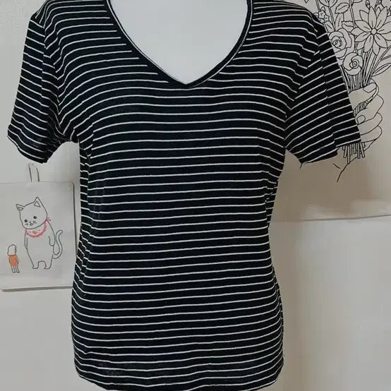 [BUNJANG] Striped V-Neck Short Sleeve T-Shirt / 줄무늬 브이넥 반팔티셔츠