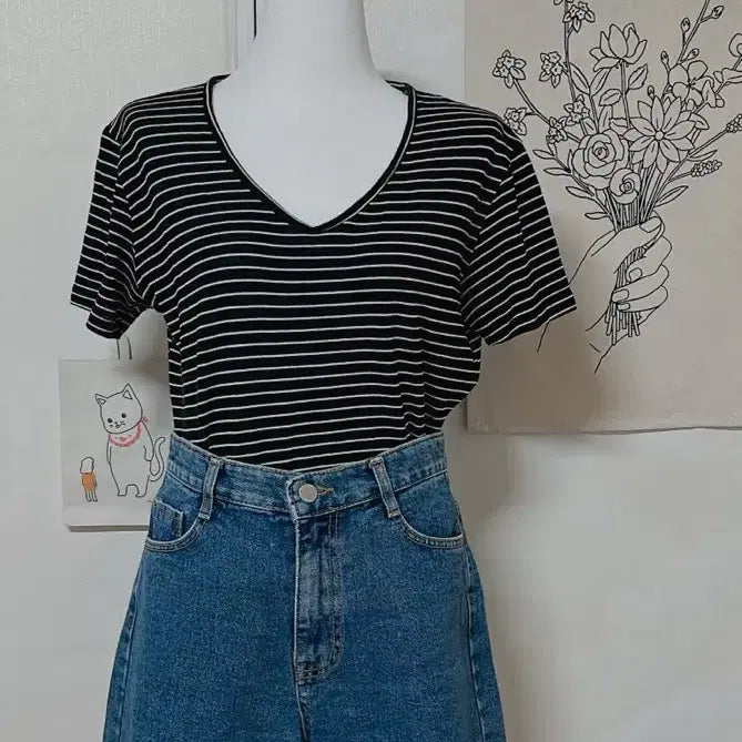 [BUNJANG] Striped V-Neck Short Sleeve T-Shirt / 줄무늬 브이넥 반팔티셔츠