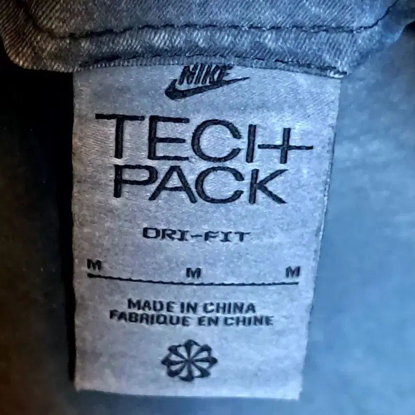 [SOLD OUT] 2종셋업(M) NIKE 드라이핏 태크팩 홀터넥원피스/디바우어 반팔티세트
