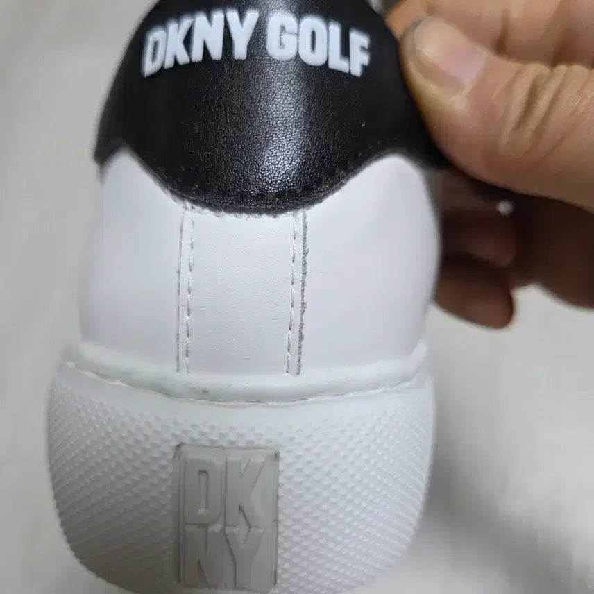 [SOLD OUT] DKNY 골프 여성 흰색 스니커즈245 새상품