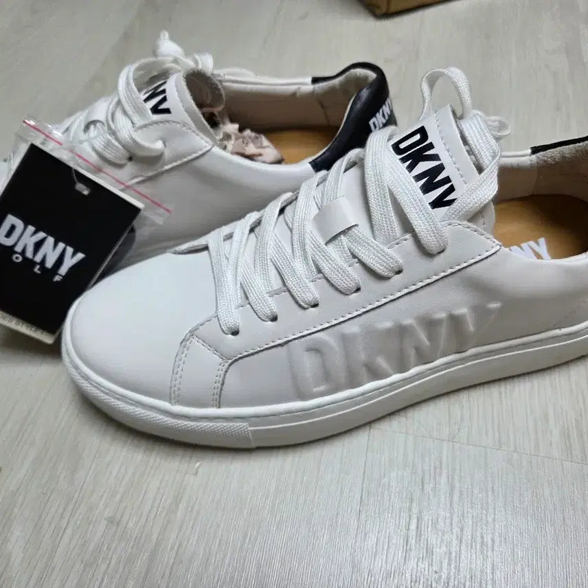 [SOLD OUT] DKNY 골프 여성 흰색 스니커즈245 새상품