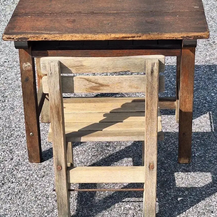 [BUNJANG] Vintage Elementary School Desk and Chair Set / 근대사 수집 자료 옛날 국민학교 어린이 저학년 책상 걸상 책걸상