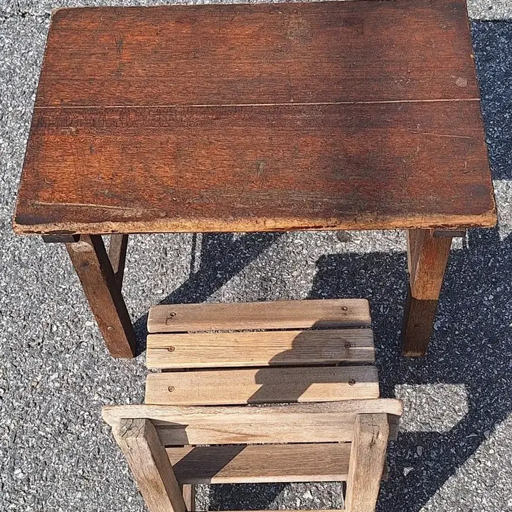 [BUNJANG] Vintage Elementary School Desk and Chair Set / 근대사 수집 자료 옛날 국민학교 어린이 저학년 책상 걸상 책걸상