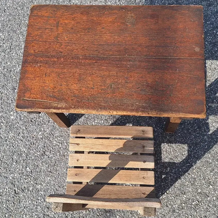 [BUNJANG] Vintage Elementary School Desk and Chair Set / 근대사 수집 자료 옛날 국민학교 어린이 저학년 책상 걸상 책걸상
