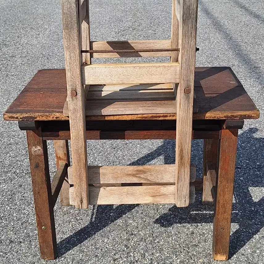 [BUNJANG] Vintage Elementary School Desk and Chair Set / 근대사 수집 자료 옛날 국민학교 어린이 저학년 책상 걸상 책걸상