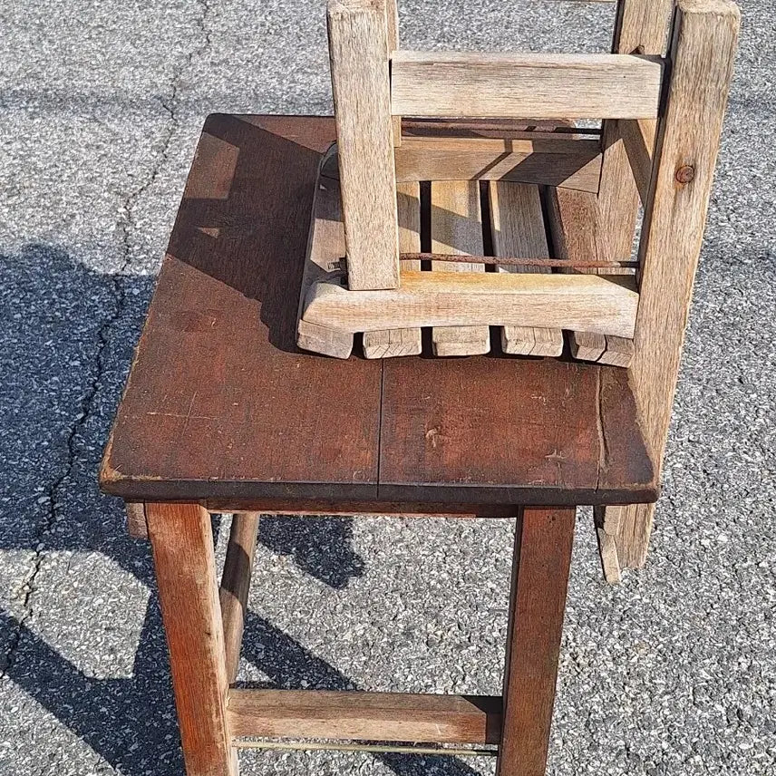 [BUNJANG] Vintage Elementary School Desk and Chair Set / 근대사 수집 자료 옛날 국민학교 어린이 저학년 책상 걸상 책걸상