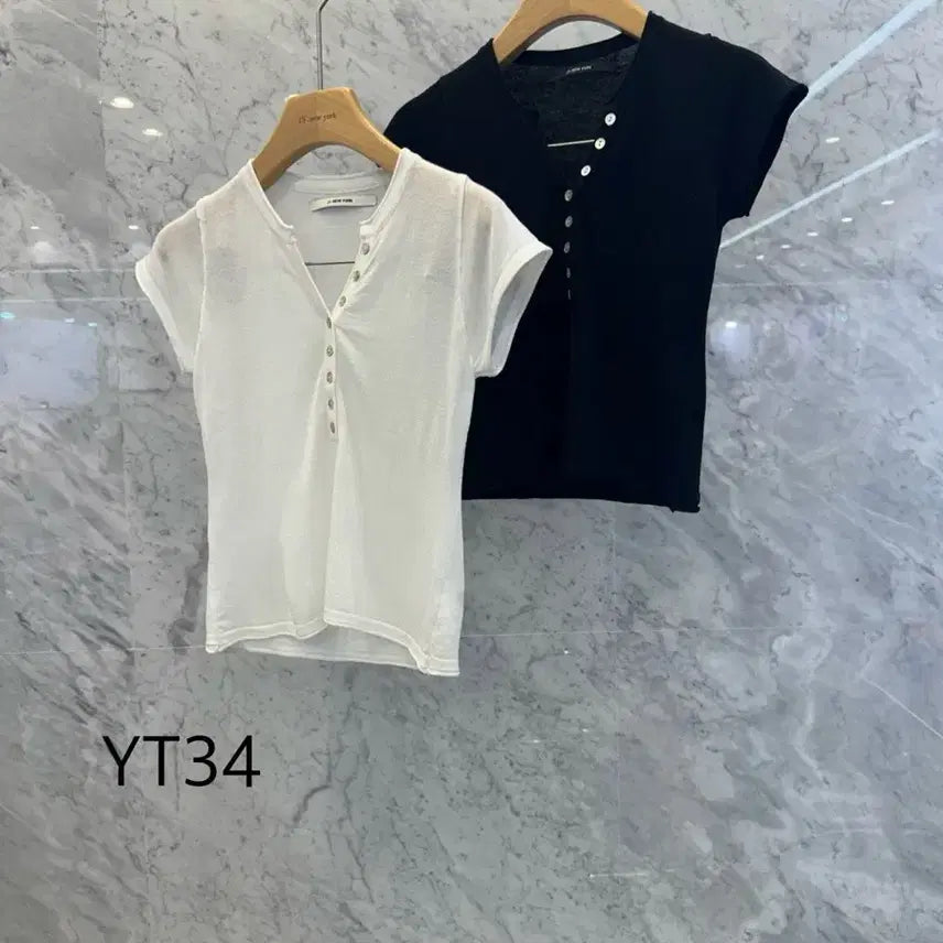 [SOLD OUT] js뉴욕스타일신상(당일발송)캡소매 단추 브이 반팔티