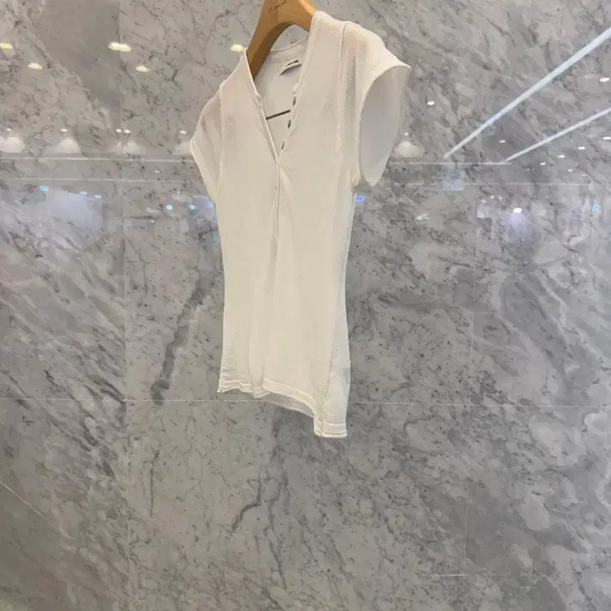 [SOLD OUT] js뉴욕스타일신상(당일발송)캡소매 단추 브이 반팔티
