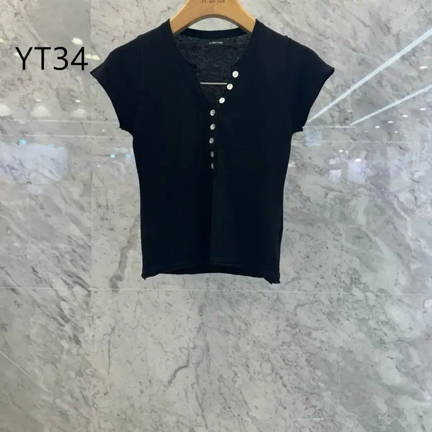 [SOLD OUT] js뉴욕스타일신상(당일발송)캡소매 단추 브이 반팔티