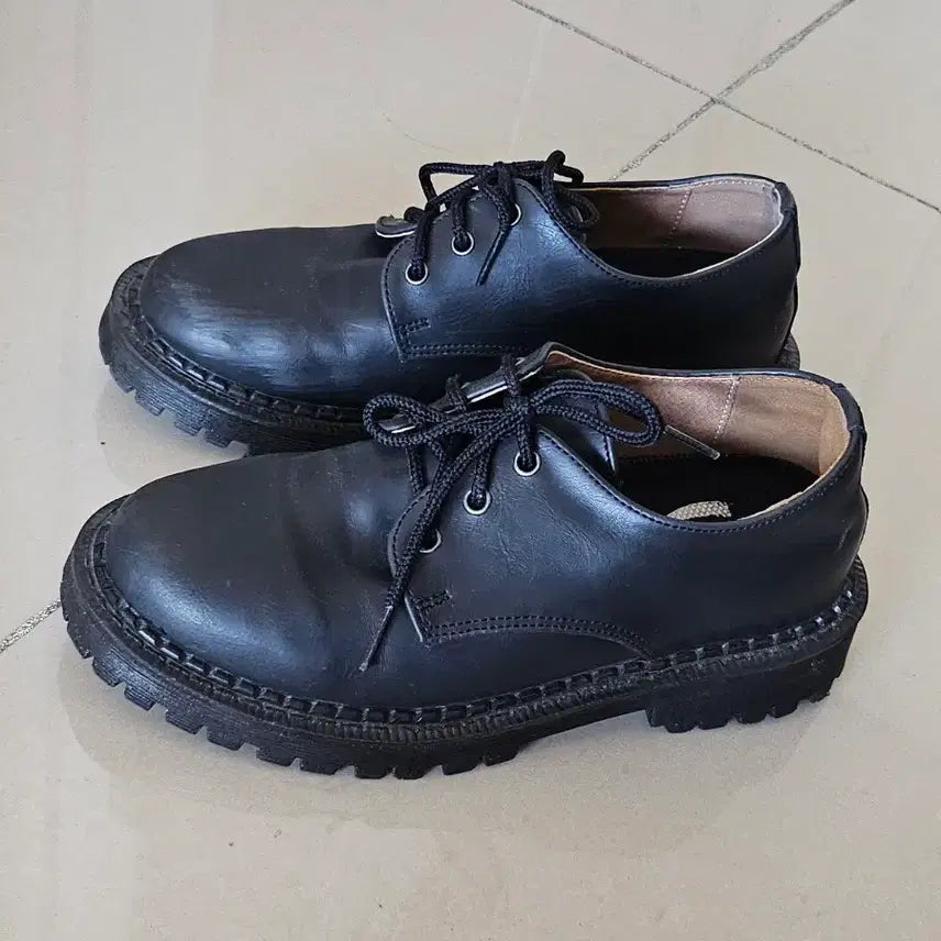 [SOLD OUT] 비에스큐티바이클래시 378 어거스트 3홀 더비 구두