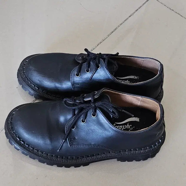 [SOLD OUT] 비에스큐티바이클래시 378 어거스트 3홀 더비 구두