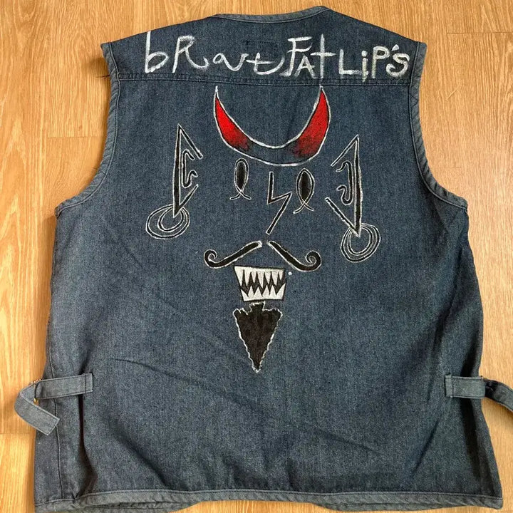 [BUNJANG] Brat Fat Lips Hand-Painted Vest / Brat fat lips 핸드페인팅 베스트
