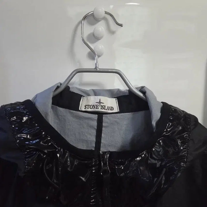 [SOLD OUT] (L) 스톤아일랜드 멤브라나 3L TC 후드 바람막이 블랙