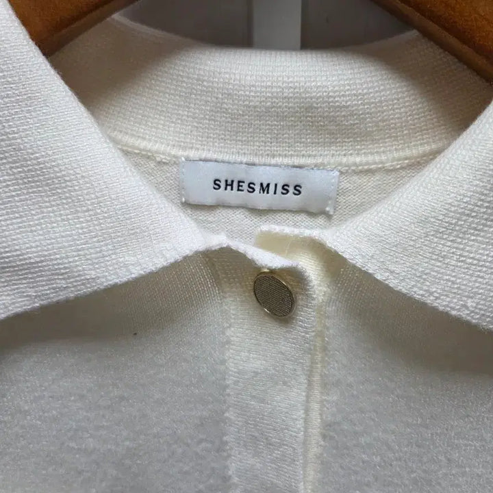 [SOLD OUT] 쉬즈미스 가디건 니트