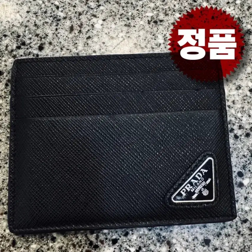 [SOLD OUT] 오늘만이가격!! 정품!! 프라다 카드지갑 삼각로고 판매합니다!!