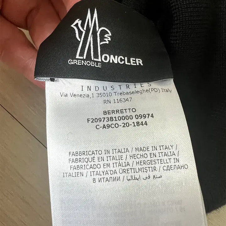 [BUNJANG] Moncler Grenoble Beanie Hat / 몽클레어 그레노블 비니 블랙 판매합니다.